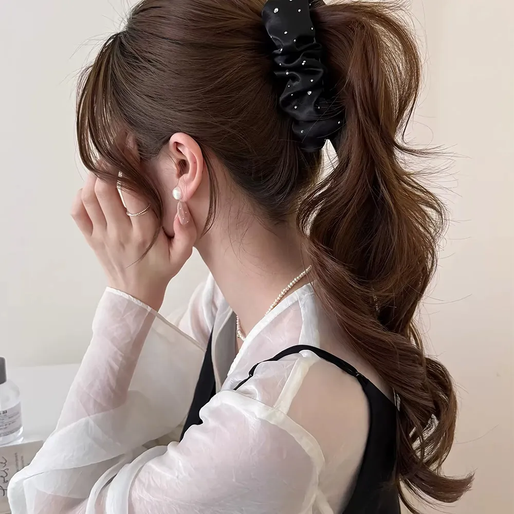 ラインストーン付きサテンヘアクリップ