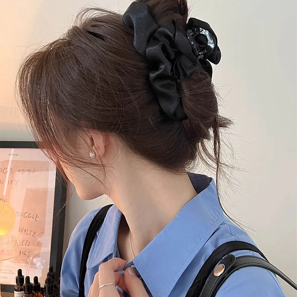 サテンフリルヘアクリップ